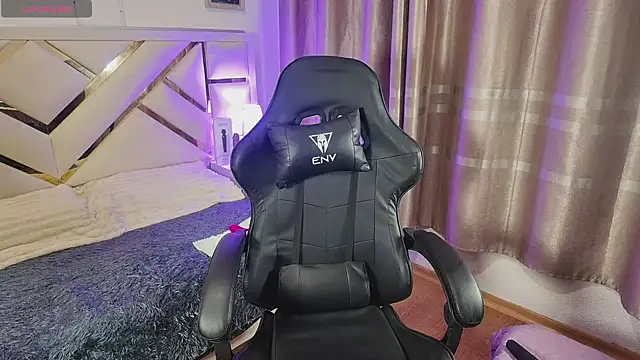 carolineamber  online show from 02/22/26, 09:27