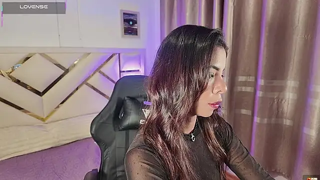 carolineamber  online show from 03/25/26, 02:01