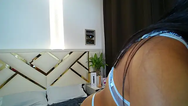 carolineamber  online show from 02/25/25, 10:09