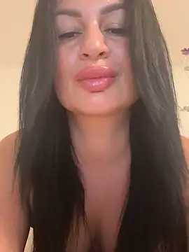 Snapshot of Helena7077 chatting on 09/19/25, 08:57 Helena7077 online show from 09/19/25, 08:57