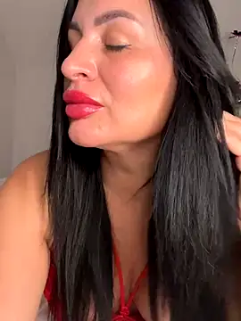 Snapshot of Helena7077 chatting on 10/24/25, 10:31 Helena7077 online show from 10/24/25, 10:31