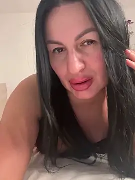 Snapshot of Helena7077 chatting on 11/12/25, 11:08 Helena7077 online show from 11/12/25, 11:08