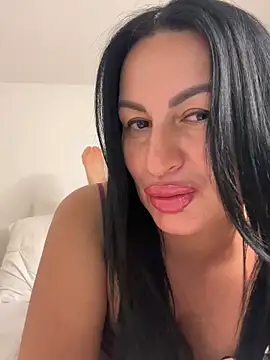 Snapshot of Helena7077 chatting on 09/28/25, 08:49 Helena7077 online show from 09/28/25, 08:49