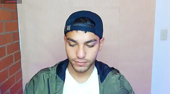 Snapshot of Leandro_valenzuela chatting on 03/03/25, 02:49 Leandro valenzuela online show from 03/03/25, 02:49