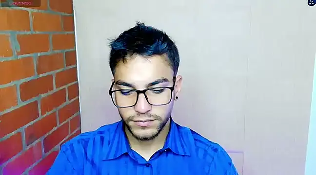 Snapshot of Leandro_valenzuela chatting on 03/13/25, 03:44 Leandro valenzuela online show from 03/13/25, 03:44