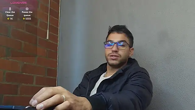 Leandro valenzuela online show from 04/15/26, 01:48