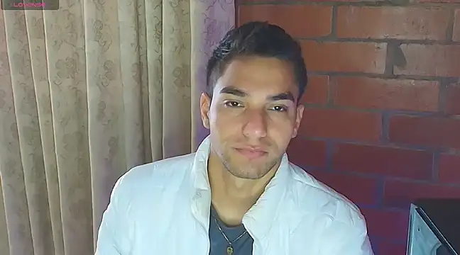 Snapshot of Leandro_valenzuela chatting on 02/19/25, 01:39 Leandro valenzuela online show from 02/19/25, 01:39