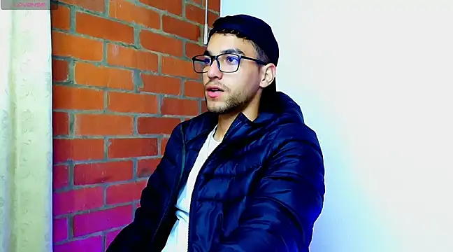 Snapshot of Leandro_valenzuela chatting on 03/21/25, 11:12 Leandro valenzuela online show from 03/21/25, 11:12