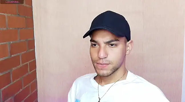 Snapshot of Leandro_valenzuela chatting on 02/26/25, 01:22 Leandro valenzuela online show from 02/26/25, 01:22