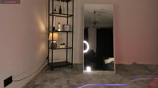 Snapshot of elfinvibes chatting on 09/21/25, 06:18 elfinvibes online show from 09/21/25, 06:18