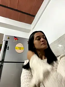 Snapshot of Biancasantillana chatting on 10/16/25, 10:18 Biancasantillana online show from 10/16/25, 10:18