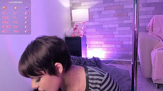 Snapshot of BonnieAnderson_ chatting on 09/19/25, 12:36 BonnieAnderson online show from 09/19/25, 12:36