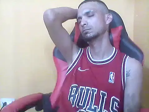 Snapshot of _Dmente_ chatting on 10/18/25, 06:04 Dmente online show from 10/18/25, 06:04