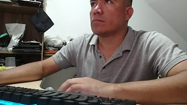 Jhonatan Morales S online show from 11/11/25, 01:06