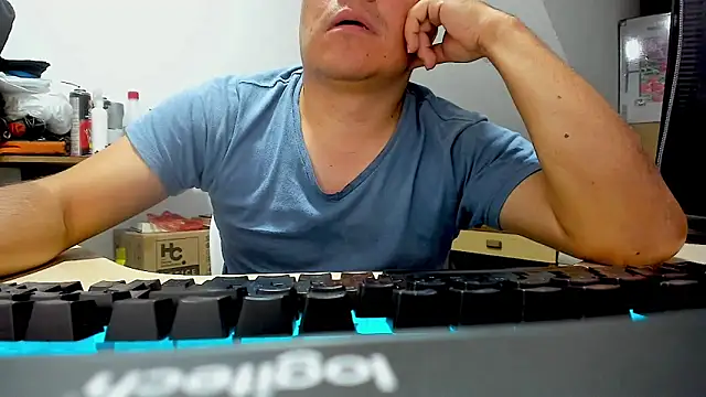 Jhonatan Morales S online show from 10/16/25, 04:43