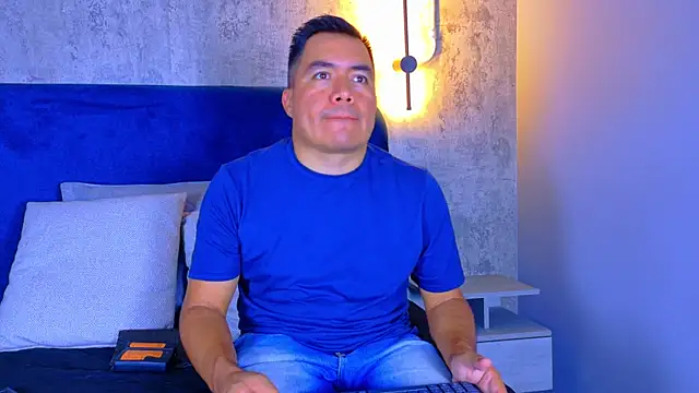 Jhonatan Morales S online show from 12/17/25, 01:43