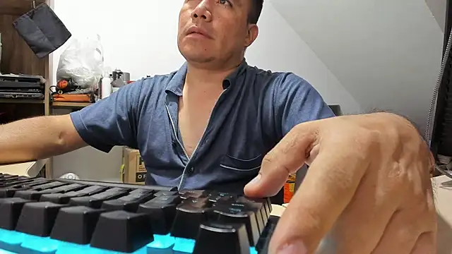 Jhonatan Morales S online show from 11/21/25, 04:00