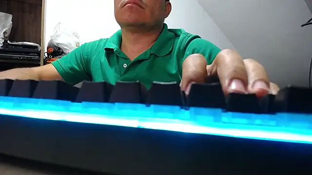 Jhonatan Morales S online show from 11/23/25, 05:50