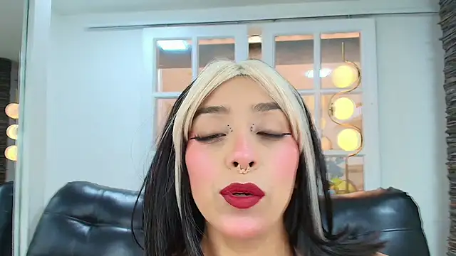 Snapshot of miss_collins chatting on 09/18/25, 06:00 miss collins online show from 09/18/25, 06:00