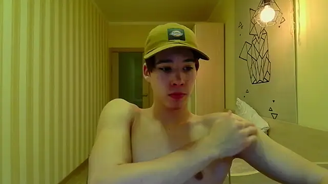 Snapshot of gayGamogey chatting on 12/06/24, 12:33 gayGamogey online show from 12/06/24, 12:33