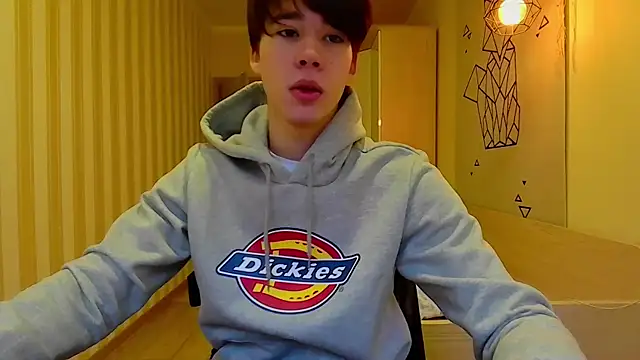 Snapshot of gayGamogey chatting on 12/12/24, 12:01 gayGamogey online show from 12/12/24, 12:01