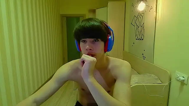 Snapshot of gayGamogey chatting on 11/26/25, 01:11 gayGamogey online show from 11/26/25, 01:11