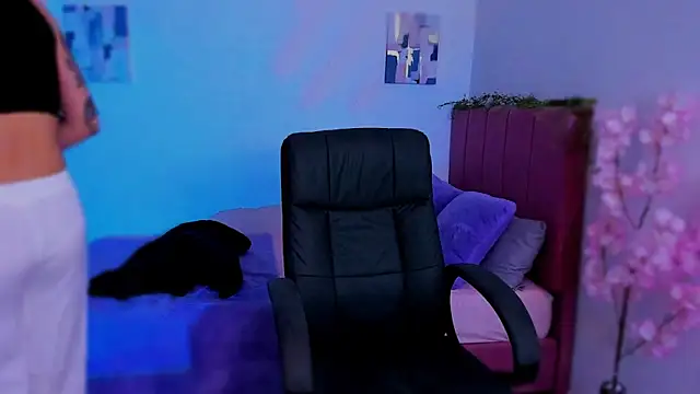 Charlee pink online show from 12/05/25, 01:49