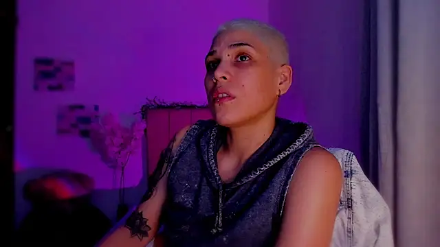 Charlee pink online show from 02/25/26, 04:45