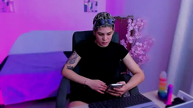 Charlee pink online show from 11/28/25, 04:51