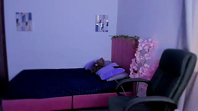 Charlee pink online show from 12/02/25, 03:47