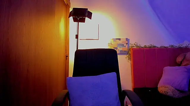 Charlee pink online show from 04/15/26, 06:34