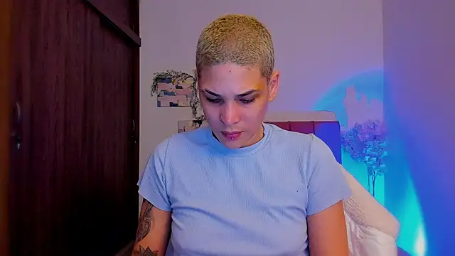 Charlee pink online show from 01/15/26, 08:23