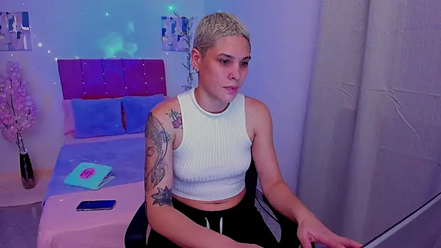 Charlee pink online show from 09/22/25, 12:49