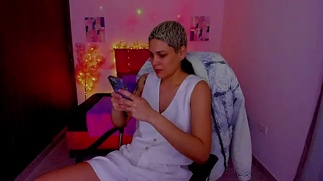 Charlee pink online show from 10/04/25, 10:55