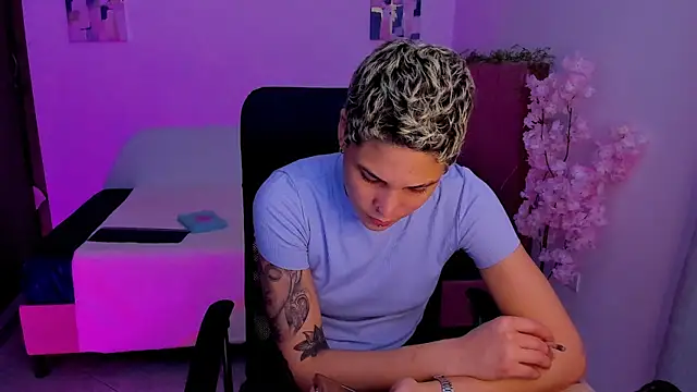 Charlee pink online show from 11/10/25, 08:47