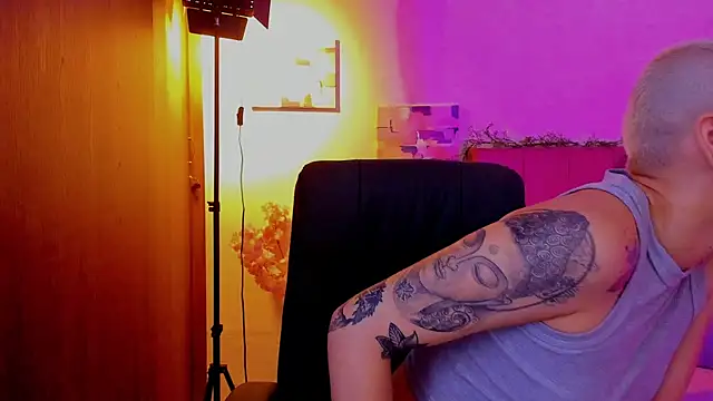 Charlee pink online show from 03/29/26, 03:24