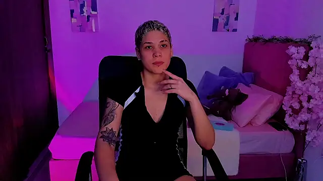 Charlee pink online show from 10/27/25, 08:32