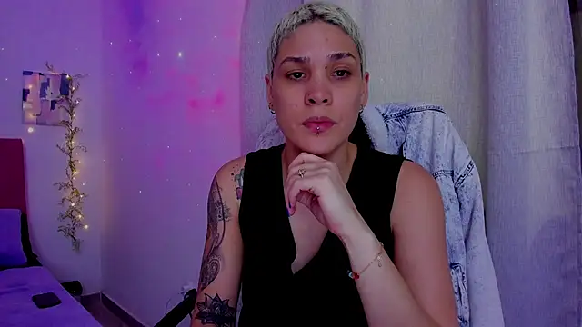 Charlee pink online show from 09/29/25, 02:18