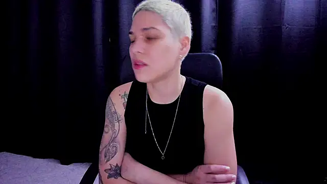 Charlee pink online show from 09/19/25, 02:04