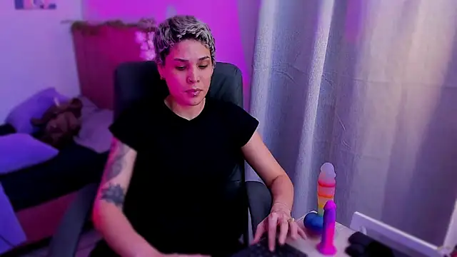 Charlee pink online show from 11/29/25, 04:56