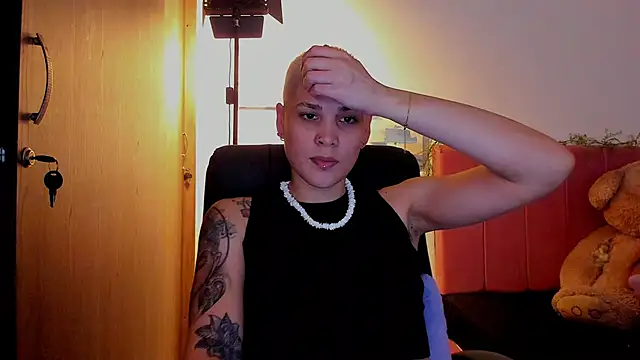 Charlee pink online show from 04/15/26, 03:56