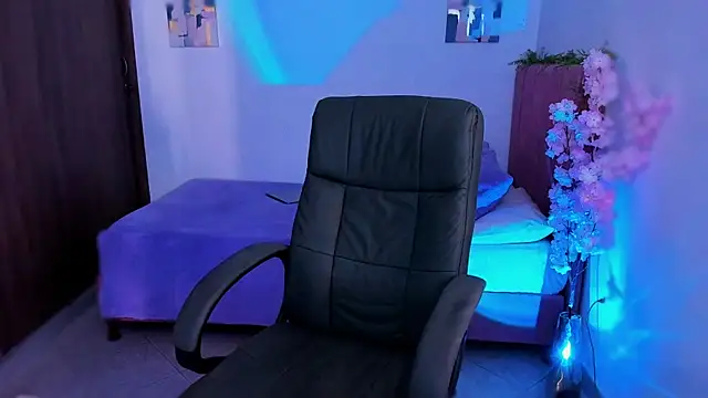 Charlee pink online show from 12/18/25, 05:50