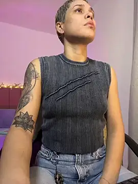 Charlee pink online show from 10/13/25, 04:36