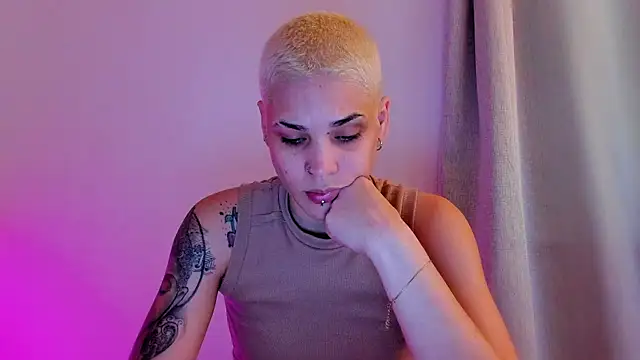 Charlee pink online show from 01/17/26, 04:27