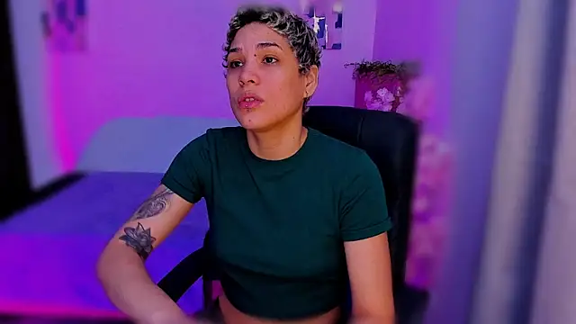 Charlee pink online show from 11/24/25, 08:20