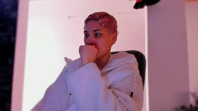 Charlee pink online show from 12/20/25, 04:10