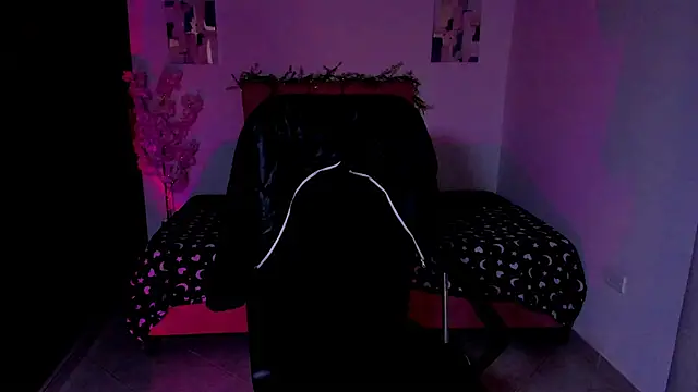 Charlee pink online show from 10/08/25, 12:50