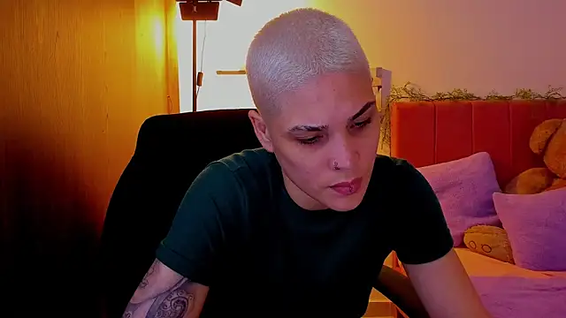 Charlee pink online show from 04/01/26, 03:41