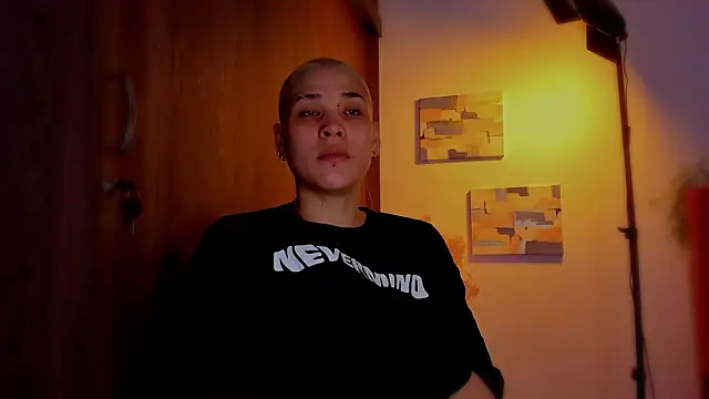 Charlee pink online show from 03/12/26, 05:50