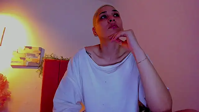 Snapshot of Charlee_pink chatting on 04/20/26, 04:41 Charlee pink online show from 04/20/26, 04:41